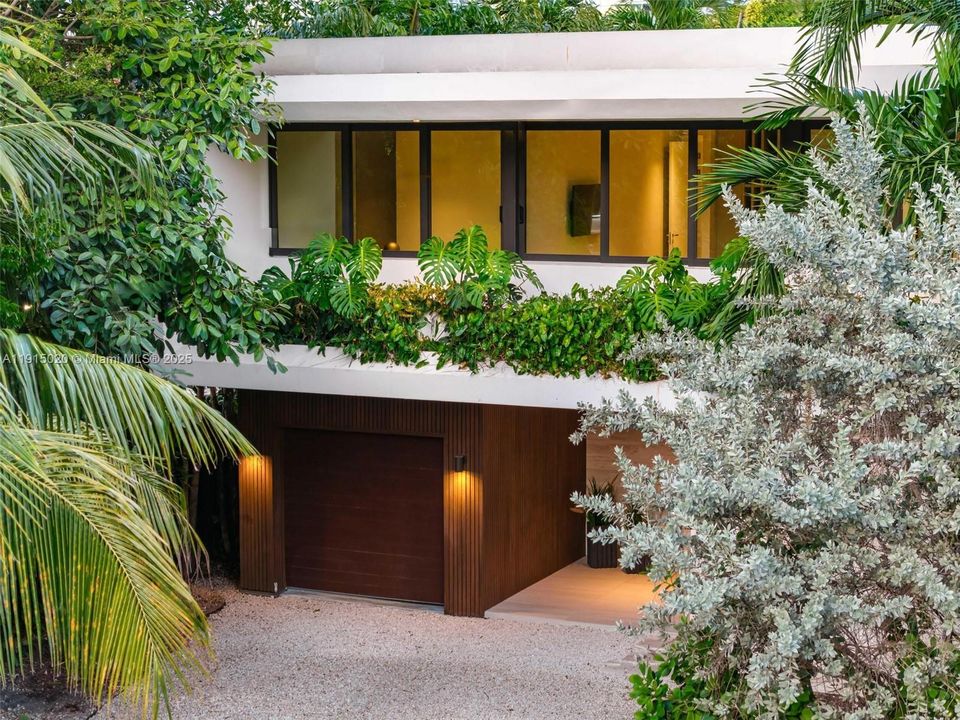 出租: $55,000 (5 贝兹, 5 浴室, 4250 平方英尺)