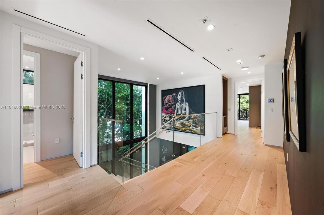 出租: $55,000 (5 贝兹, 5 浴室, 4250 平方英尺)