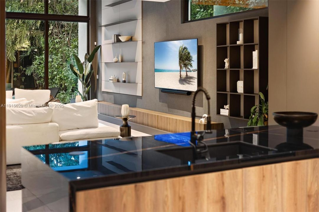 出租: $55,000 (5 贝兹, 5 浴室, 4250 平方英尺)