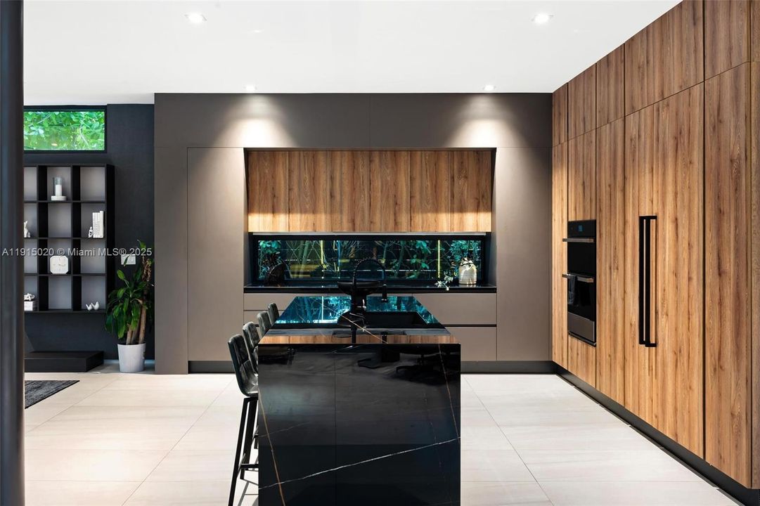 出租: $55,000 (5 贝兹, 5 浴室, 4250 平方英尺)