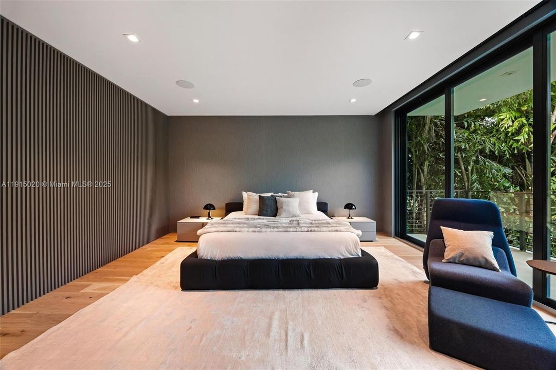 出租: $55,000 (5 贝兹, 5 浴室, 4250 平方英尺)