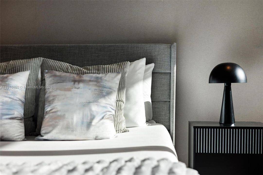 出租: $55,000 (5 贝兹, 5 浴室, 4250 平方英尺)