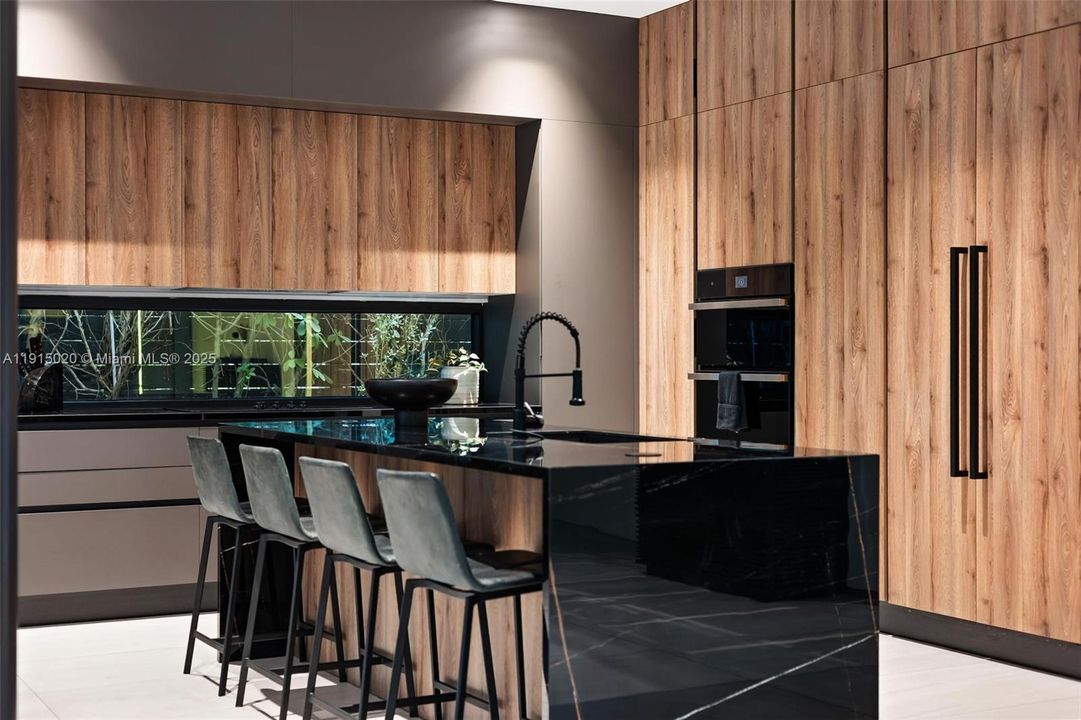 出租: $55,000 (5 贝兹, 5 浴室, 4250 平方英尺)