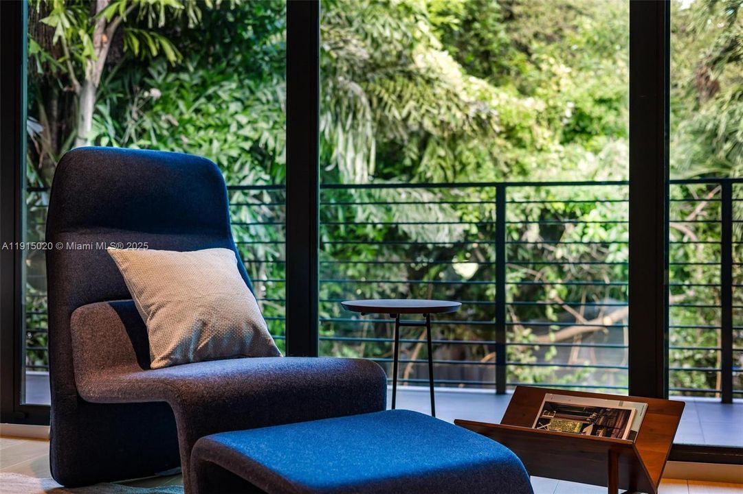 出租: $55,000 (5 贝兹, 5 浴室, 4250 平方英尺)