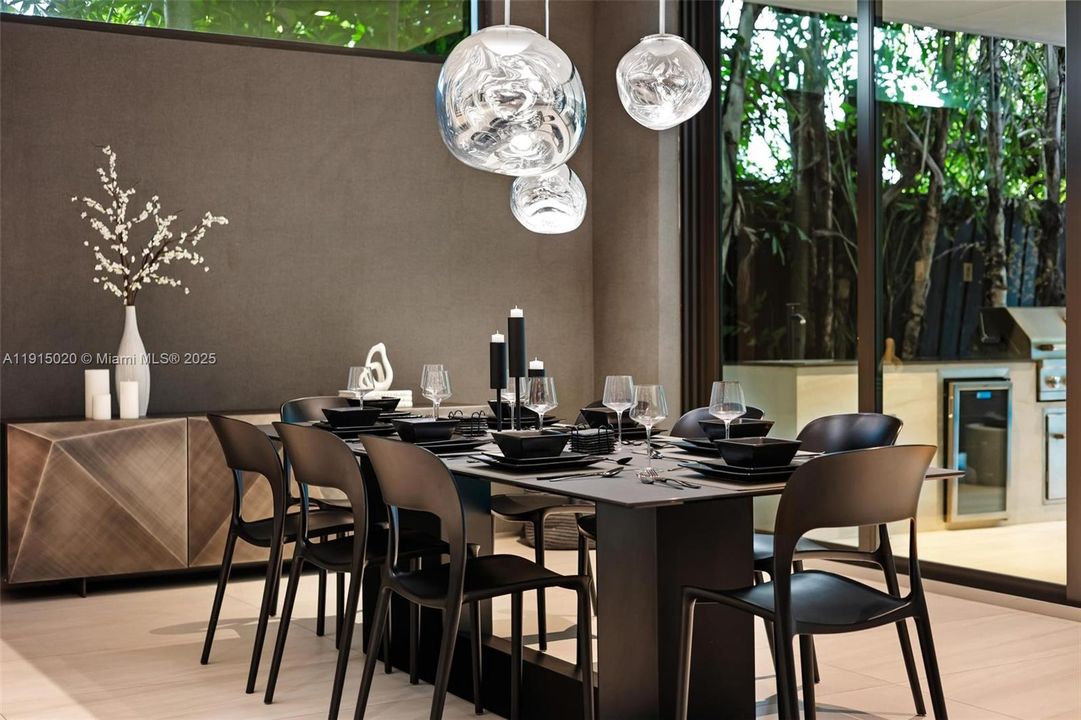 出租: $55,000 (5 贝兹, 5 浴室, 4250 平方英尺)