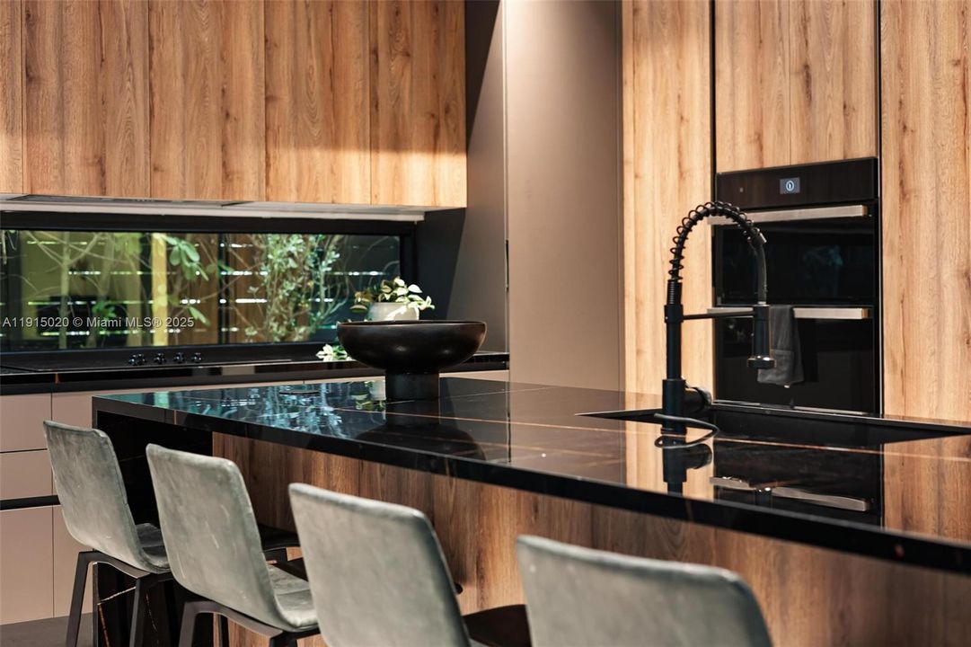 出租: $55,000 (5 贝兹, 5 浴室, 4250 平方英尺)