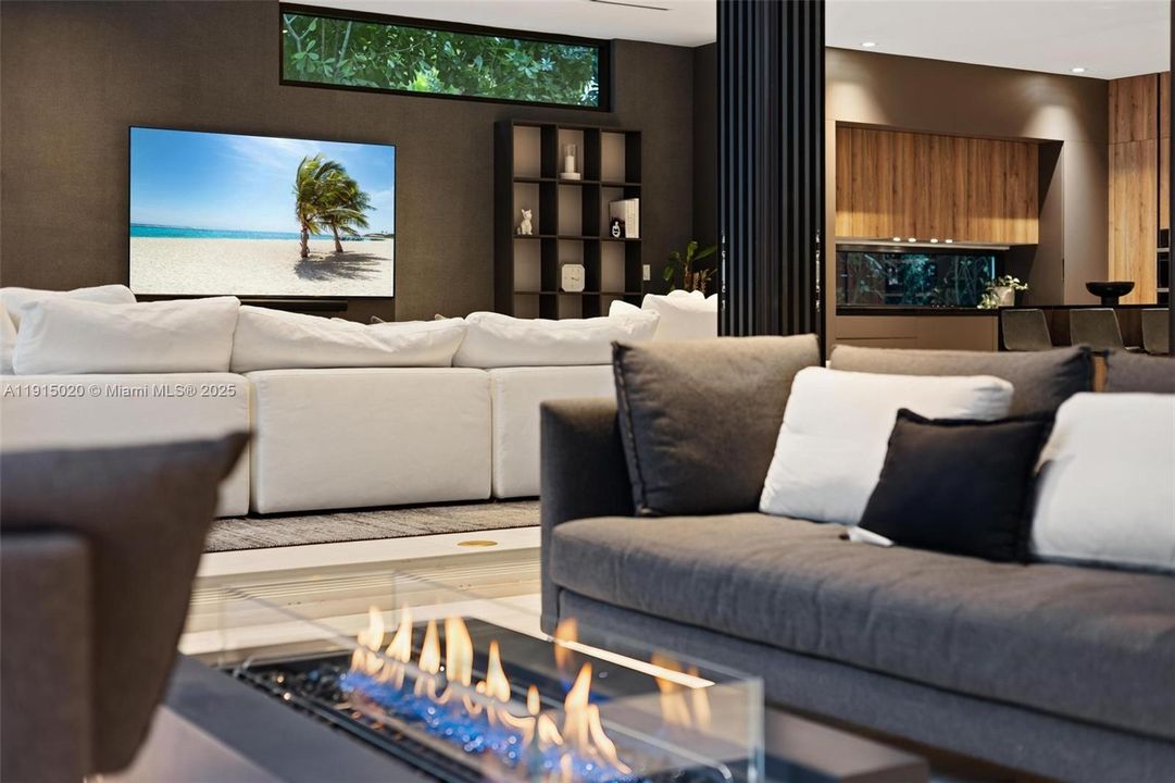 出租: $55,000 (5 贝兹, 5 浴室, 4250 平方英尺)