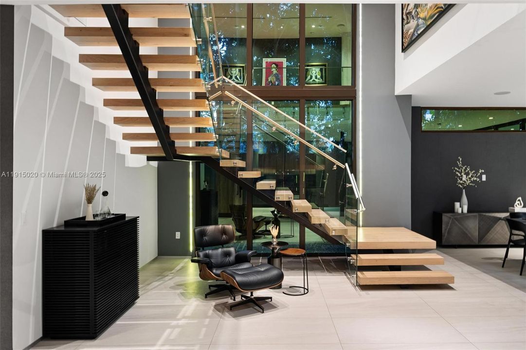 出租: $55,000 (5 贝兹, 5 浴室, 4250 平方英尺)