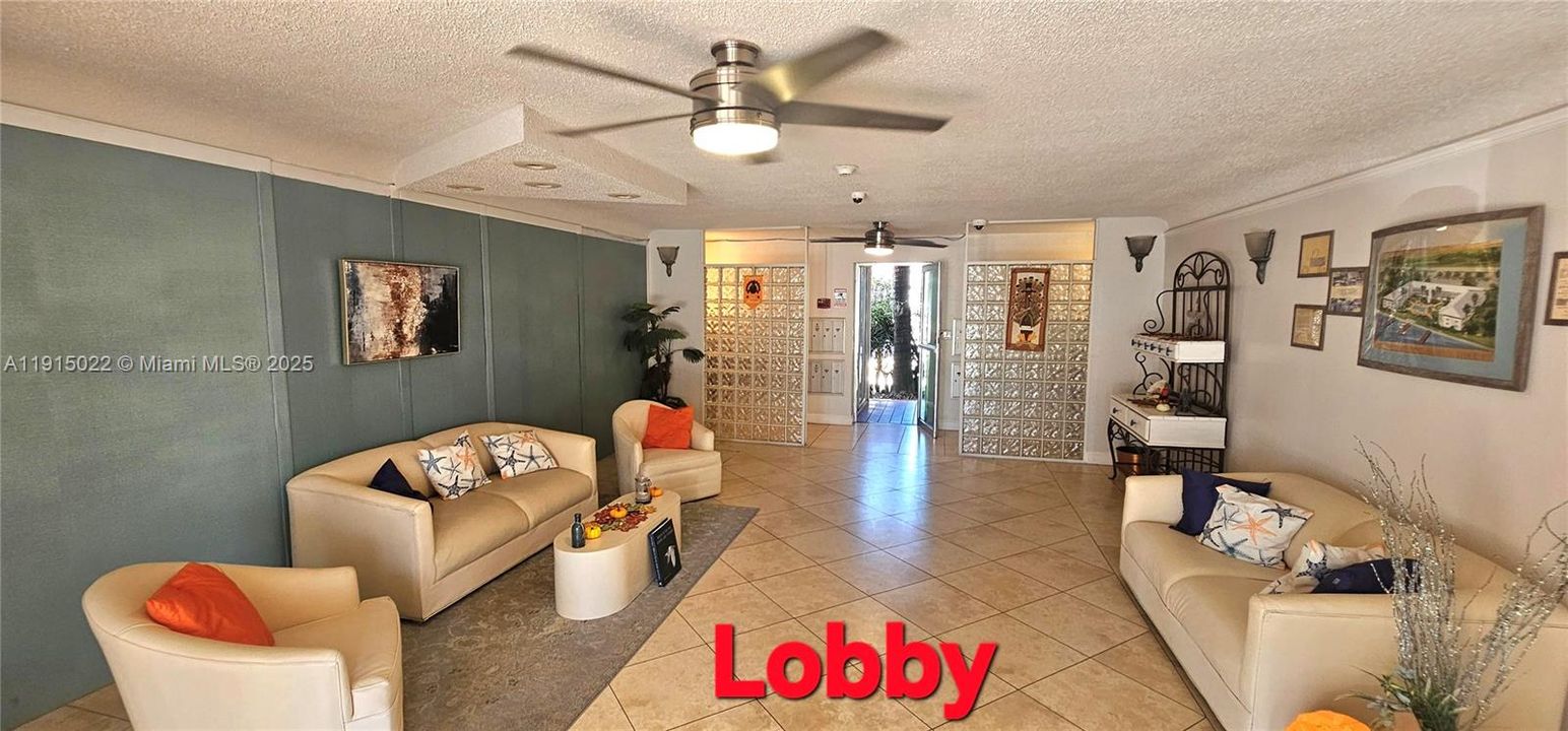 For Sale: $239,900 (1 beds, 1 baths, 652 Square Feet)