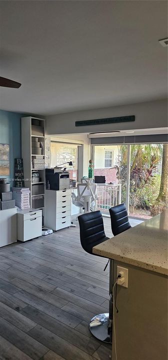 For Sale: $239,900 (1 beds, 1 baths, 652 Square Feet)