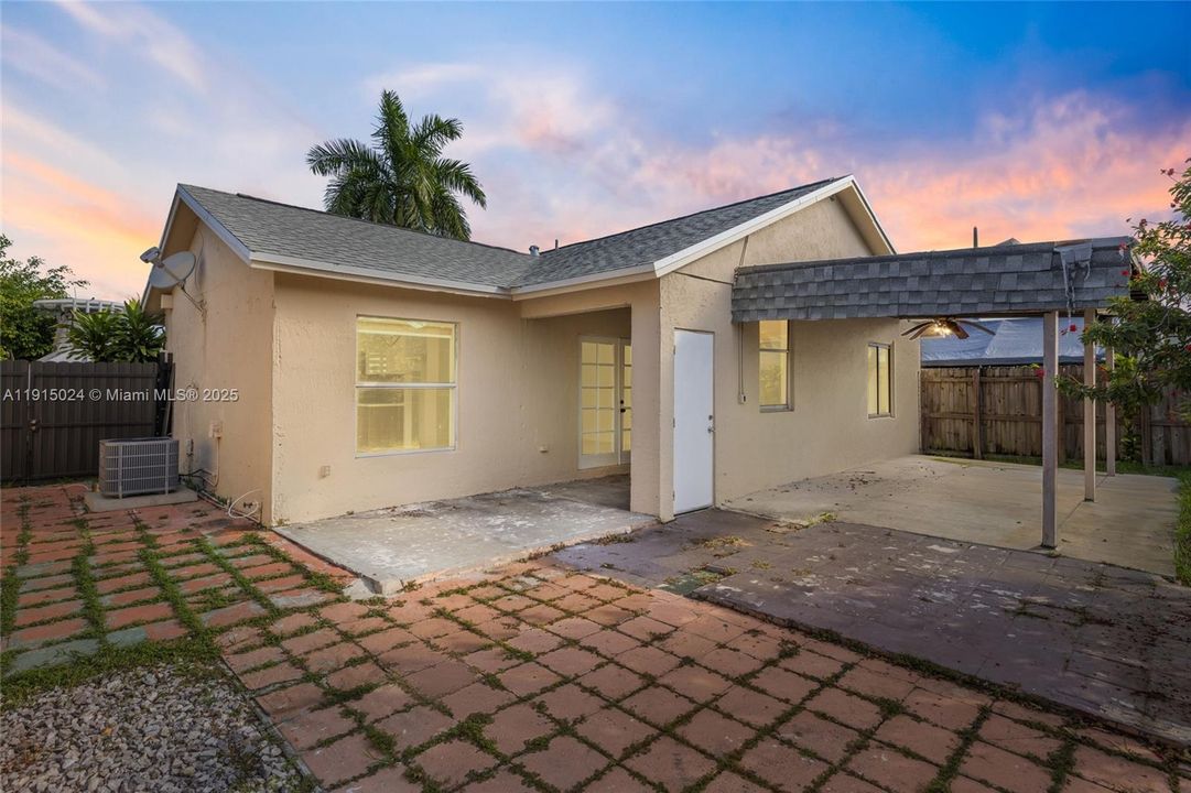 Active With Contract: $479,000 (3 beds, 2 baths, 1397 Square Feet)