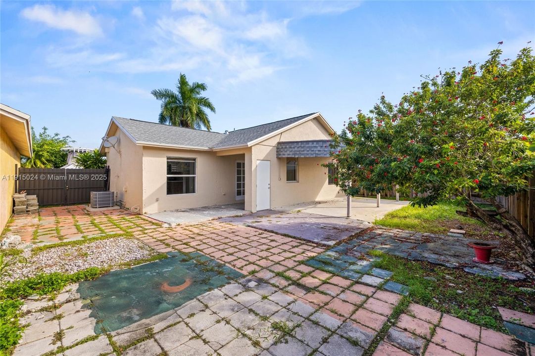 Active With Contract: $479,000 (3 beds, 2 baths, 1397 Square Feet)