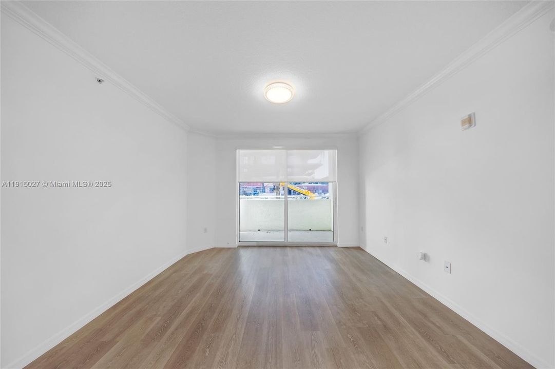 For Sale: $589,000 (2 beds, 2 baths, 997 Square Feet)