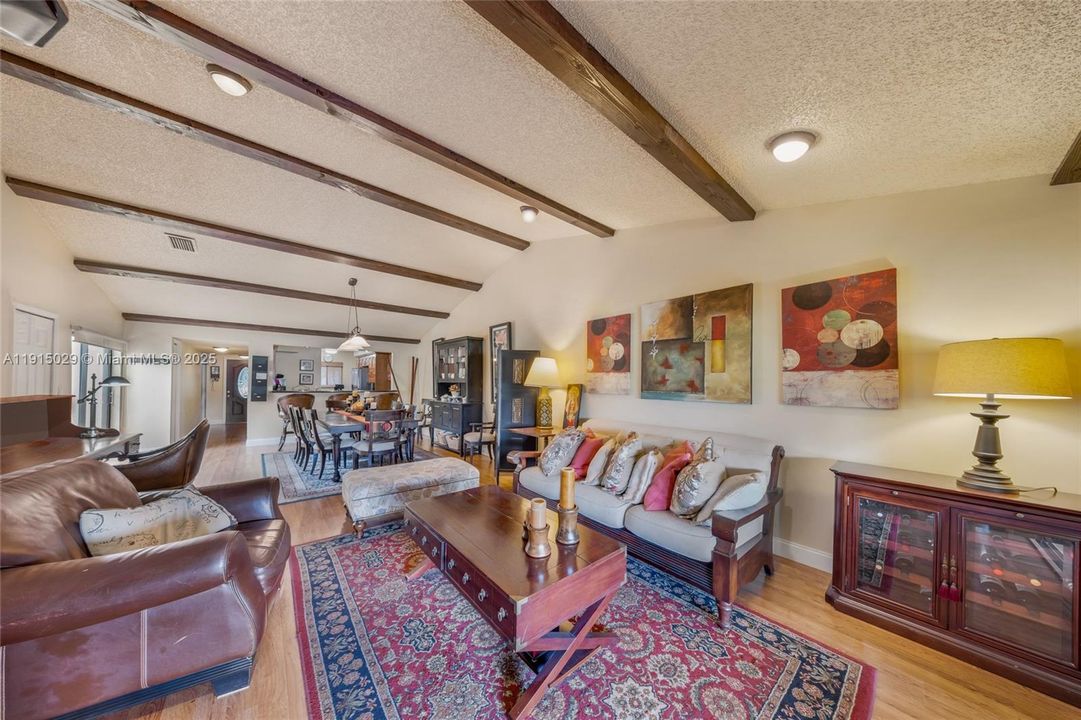 For Sale: $476,000 (3 beds, 2 baths, 1836 Square Feet)