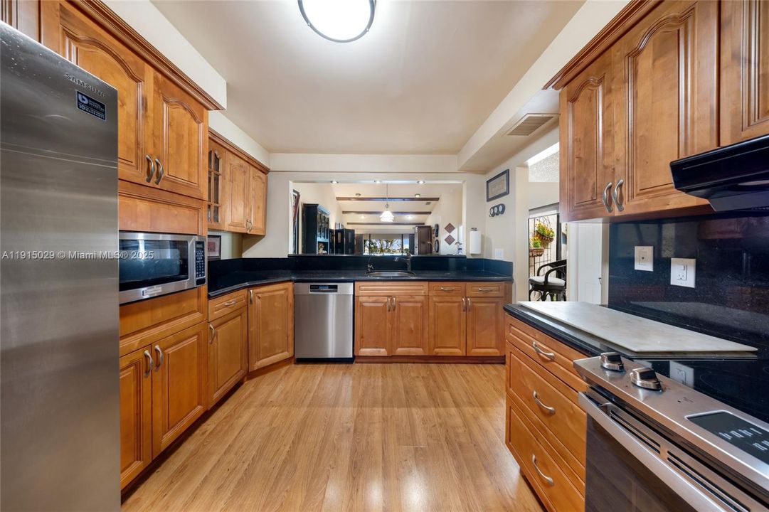 For Sale: $476,000 (3 beds, 2 baths, 1836 Square Feet)