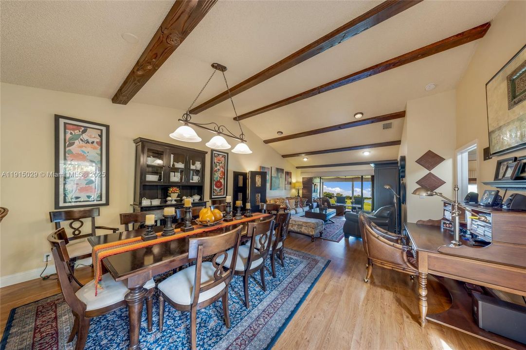 For Sale: $476,000 (3 beds, 2 baths, 1836 Square Feet)