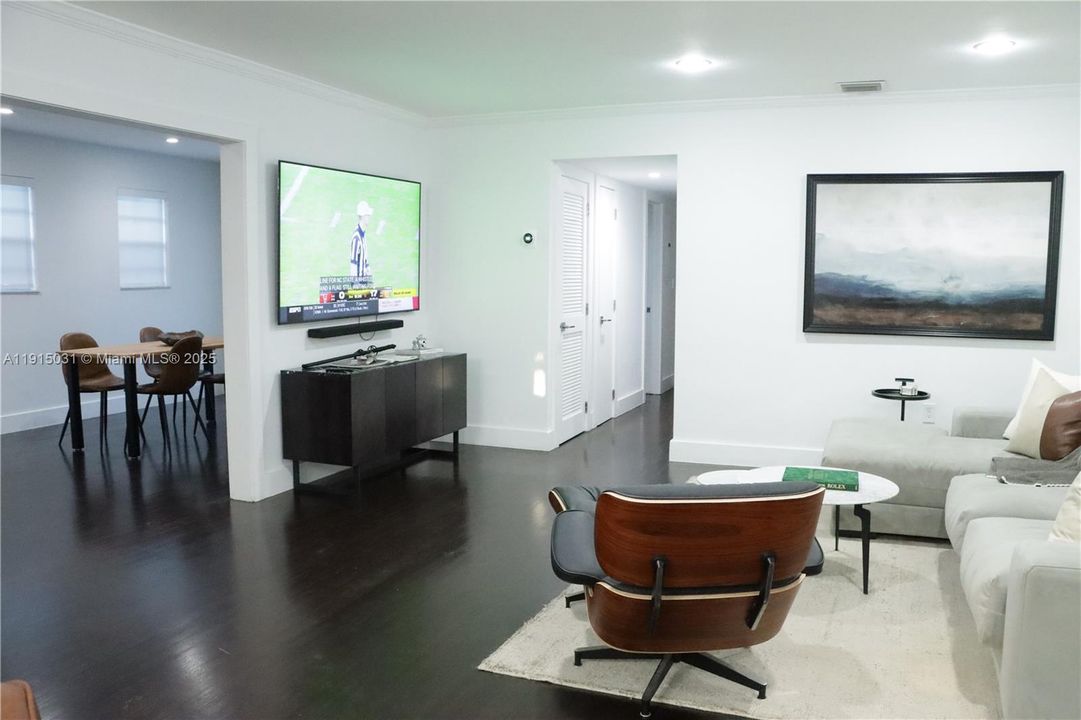 Под контрактом: $5,500 (2 спален, 2 ванн, 1487 Квадратных фут)