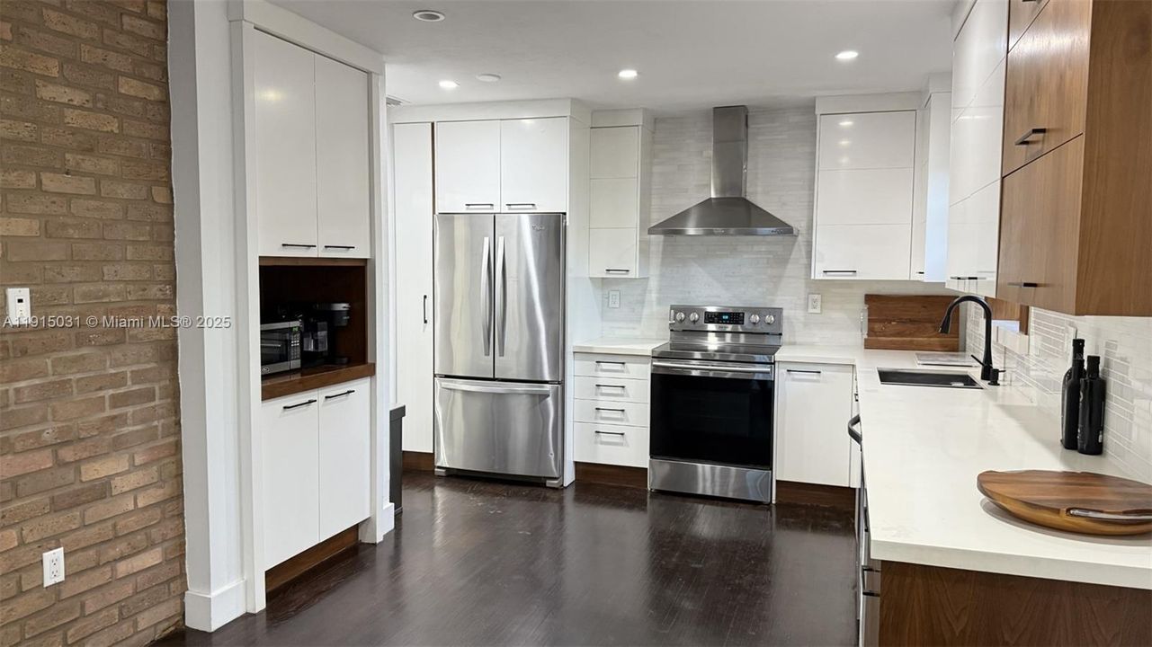 Под контрактом: $5,500 (2 спален, 2 ванн, 1487 Квадратных фут)