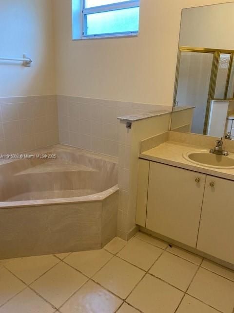 出租: $3,200 (4 贝兹, 3 浴室, 2118 平方英尺)