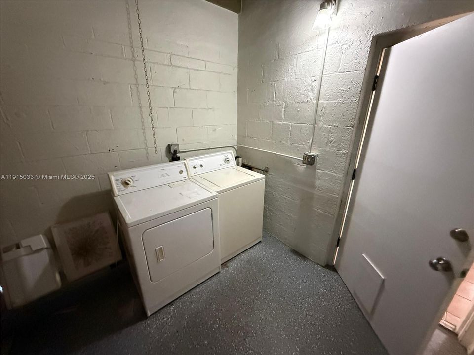 Active With Contract: $2,000 (2 beds, 1 baths, 2891 Square Feet)