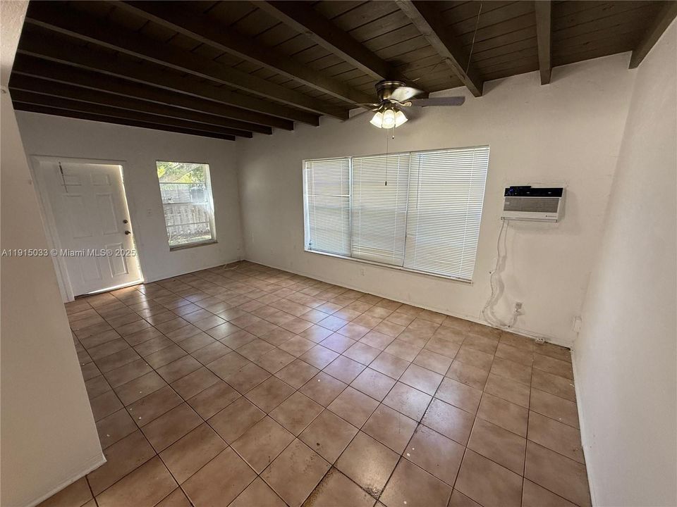 Active With Contract: $2,000 (2 beds, 1 baths, 2891 Square Feet)