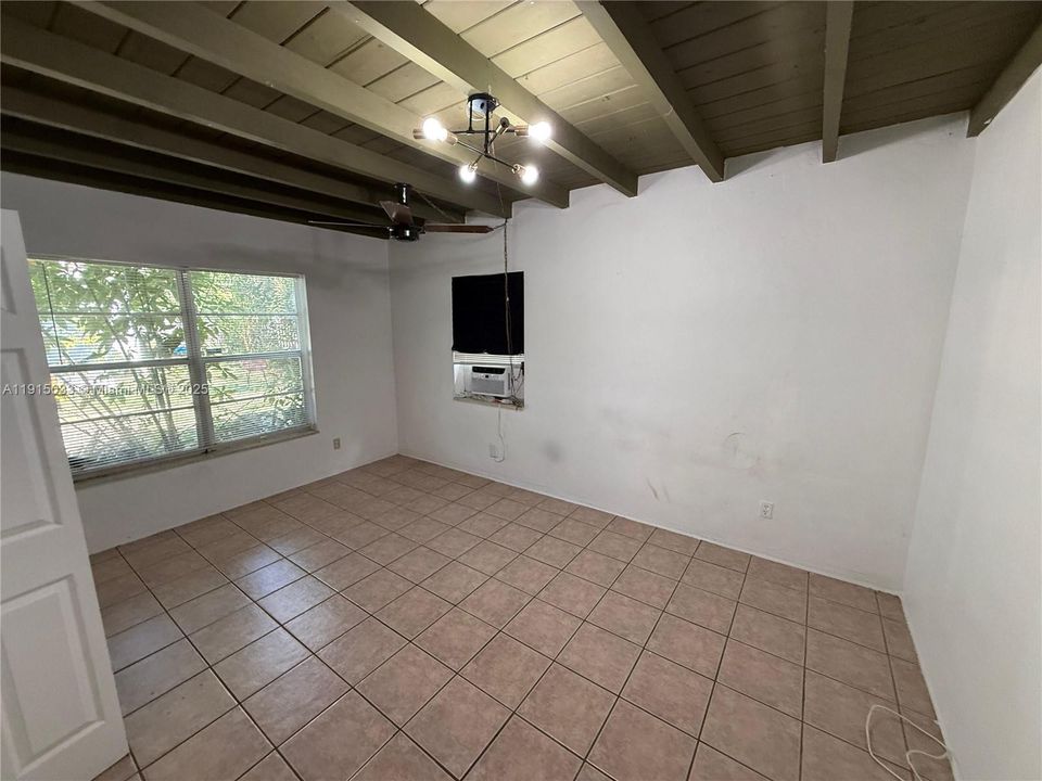 Active With Contract: $2,000 (2 beds, 1 baths, 2891 Square Feet)