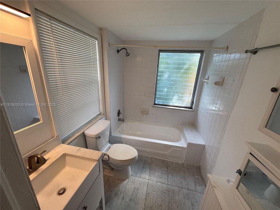 Active With Contract: $2,000 (2 beds, 1 baths, 2891 Square Feet)