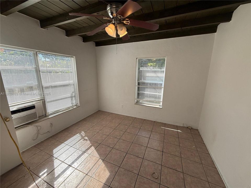 Active With Contract: $2,000 (2 beds, 1 baths, 2891 Square Feet)