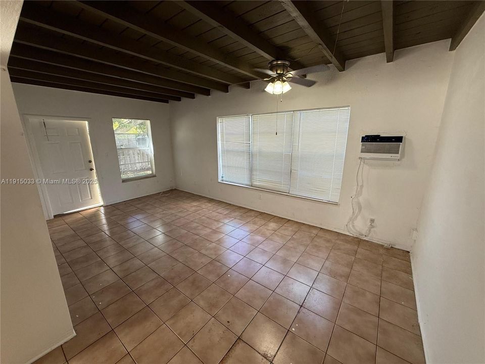 Active With Contract: $2,000 (2 beds, 1 baths, 2891 Square Feet)