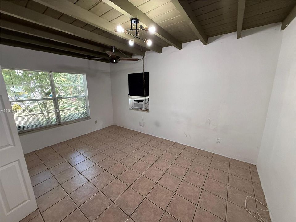 Active With Contract: $2,000 (2 beds, 1 baths, 2891 Square Feet)
