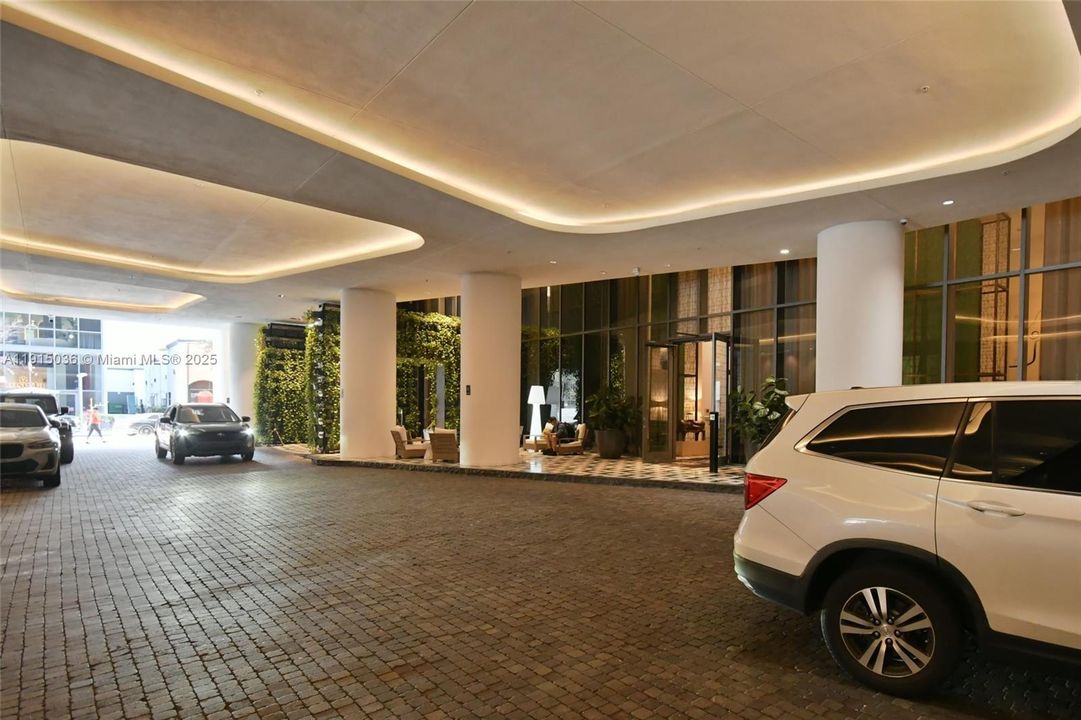 For Rent: $9,000 (3 beds, 3 baths, 1450 Square Feet)