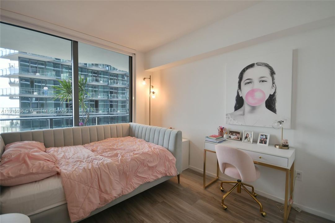 For Rent: $9,000 (3 beds, 3 baths, 1450 Square Feet)