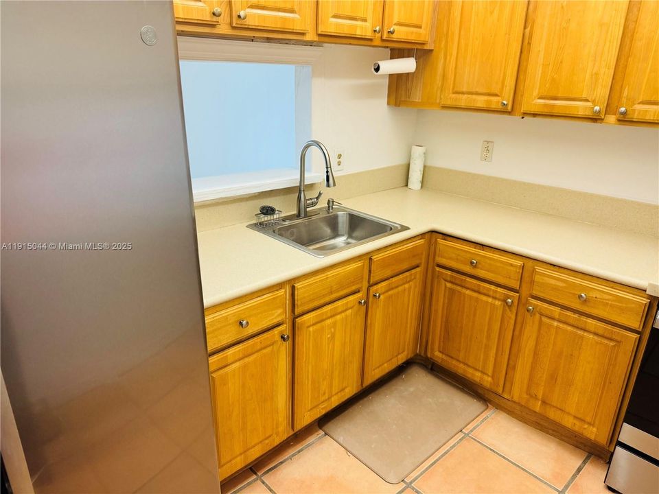 For Sale: $220,000 (1 beds, 1 baths, 800 Square Feet)