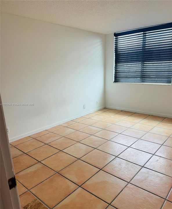 For Sale: $220,000 (1 beds, 1 baths, 800 Square Feet)