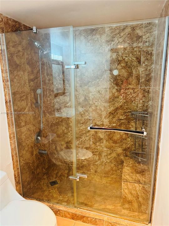 For Sale: $220,000 (1 beds, 1 baths, 800 Square Feet)