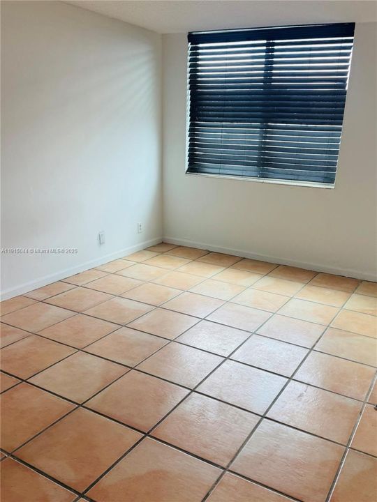 For Sale: $220,000 (1 beds, 1 baths, 800 Square Feet)