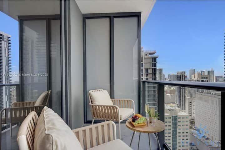 En Venta: $629,900 (1 camas, 1 baños, 588 Pies cuadrados)