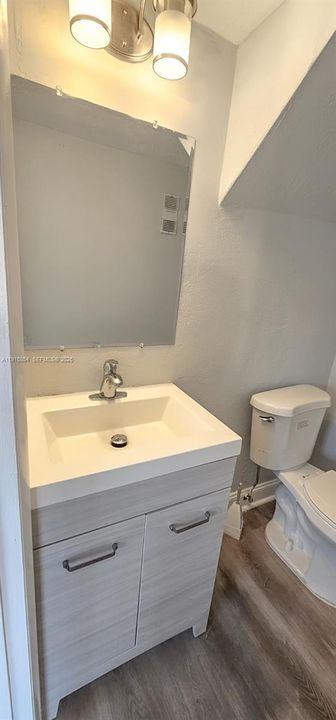 Activo con contrato: $1,900 (2 camas, 2 baños, 802 Pies cuadrados)