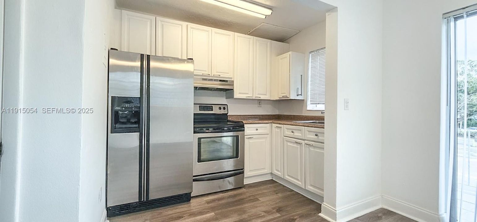 Activo con contrato: $1,900 (2 camas, 2 baños, 802 Pies cuadrados)