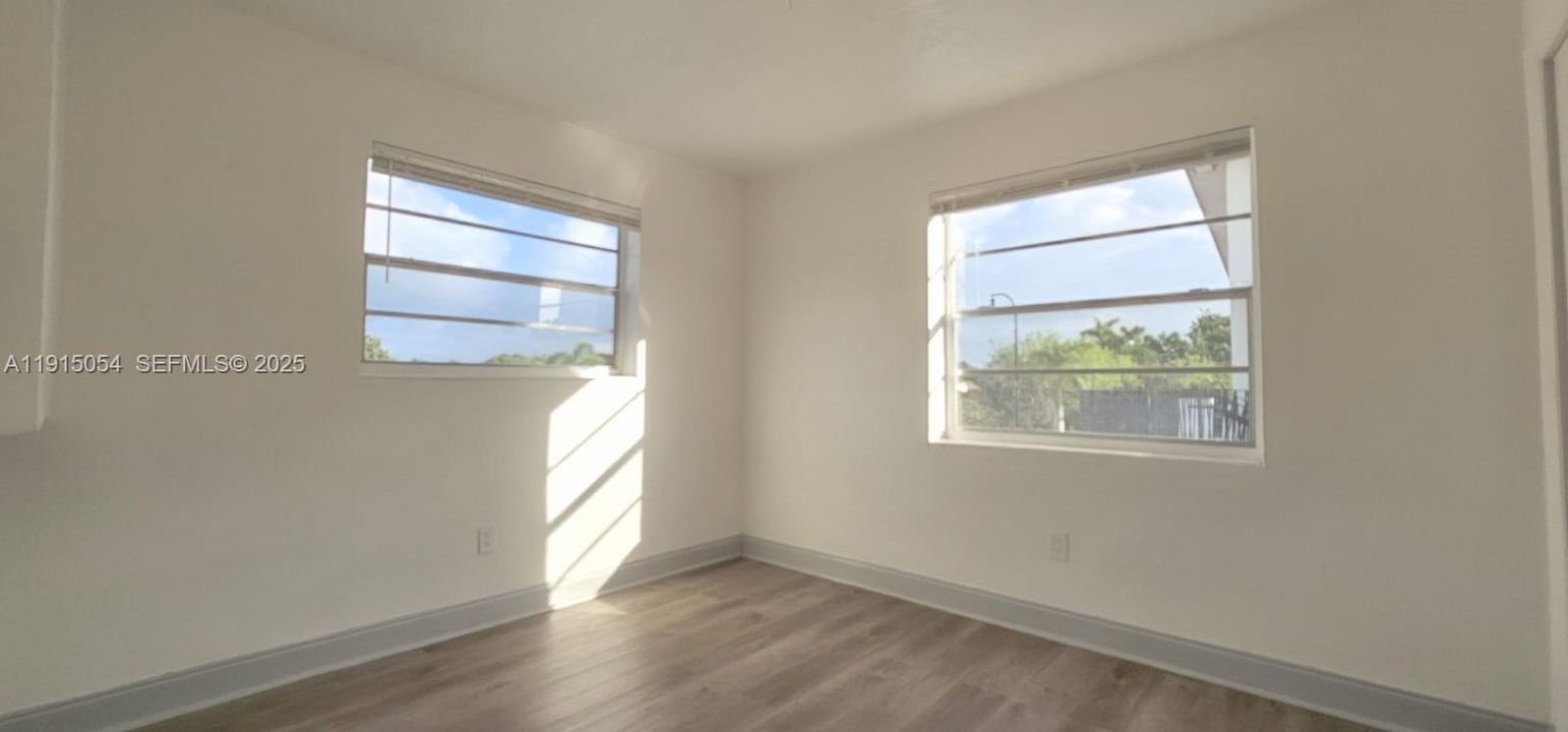 Activo con contrato: $1,900 (2 camas, 2 baños, 802 Pies cuadrados)