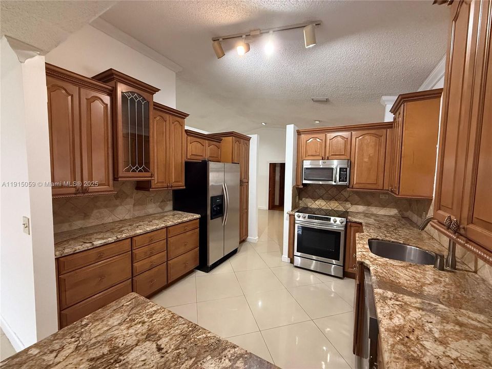 For Rent: $4,500 (4 beds, 3 baths, 3699 Square Feet)