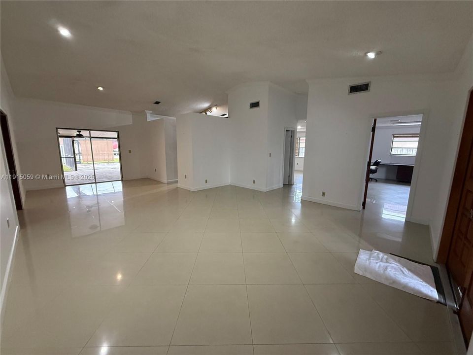 For Rent: $4,500 (4 beds, 3 baths, 3699 Square Feet)