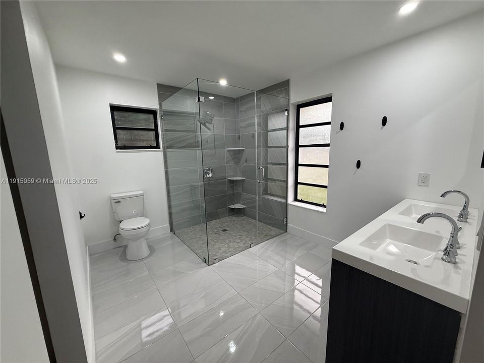 For Rent: $4,500 (4 beds, 3 baths, 3699 Square Feet)