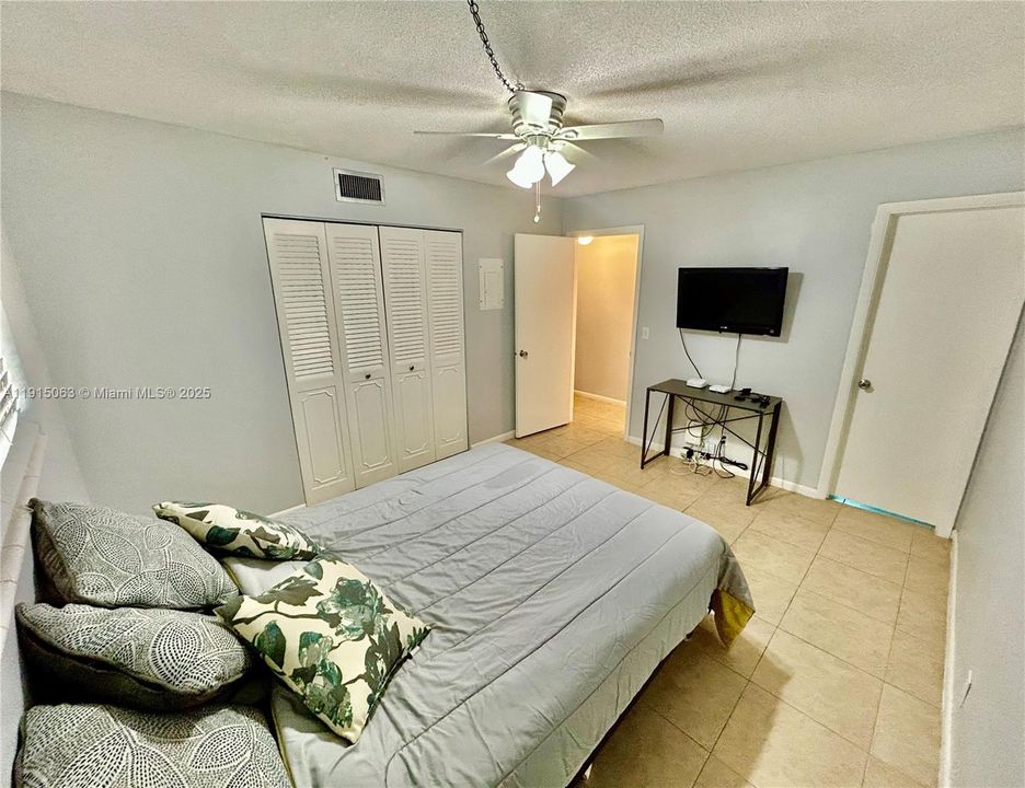 待售: $104,999 (1 贝兹, 1 浴室, 624 平方英尺)