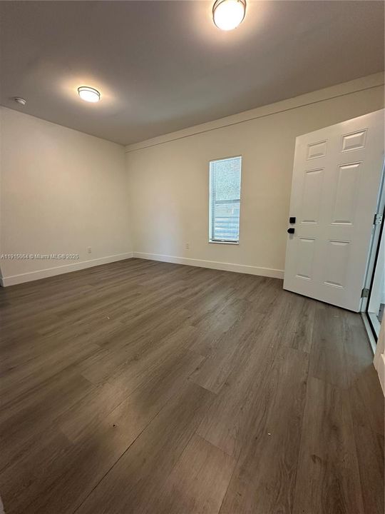 Recently Rented: $2,700 (2 beds, 1 baths, 650 Square Feet)