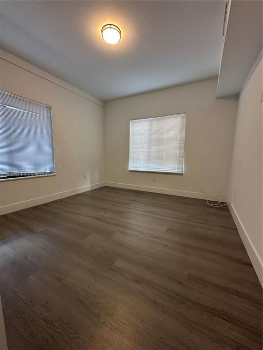 Recently Rented: $2,700 (2 beds, 1 baths, 650 Square Feet)