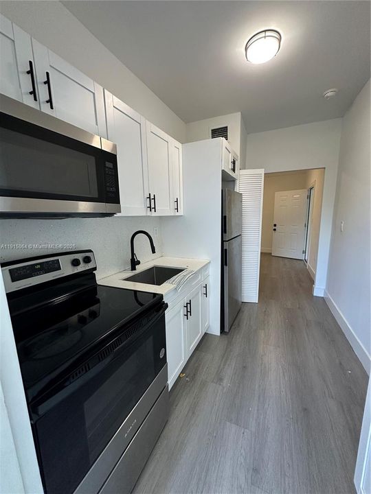 Recently Rented: $2,700 (2 beds, 1 baths, 650 Square Feet)