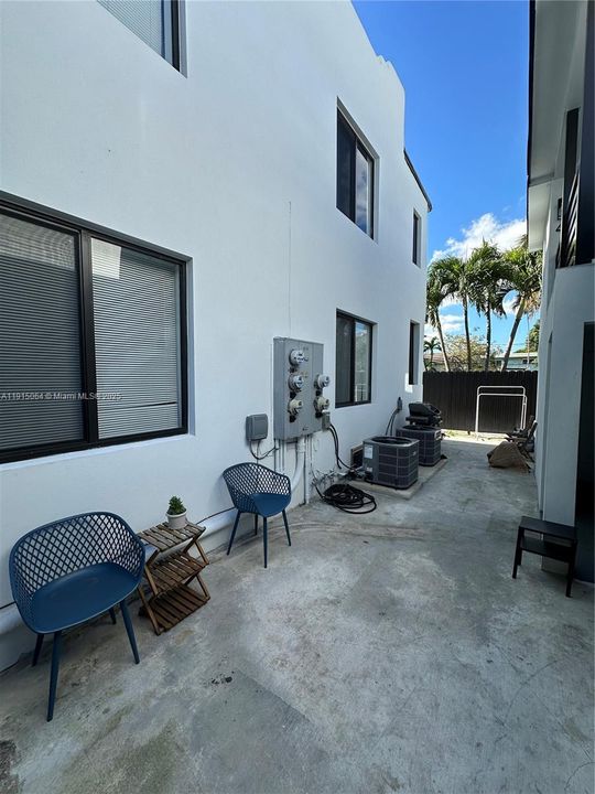 Recently Rented: $2,700 (2 beds, 1 baths, 650 Square Feet)