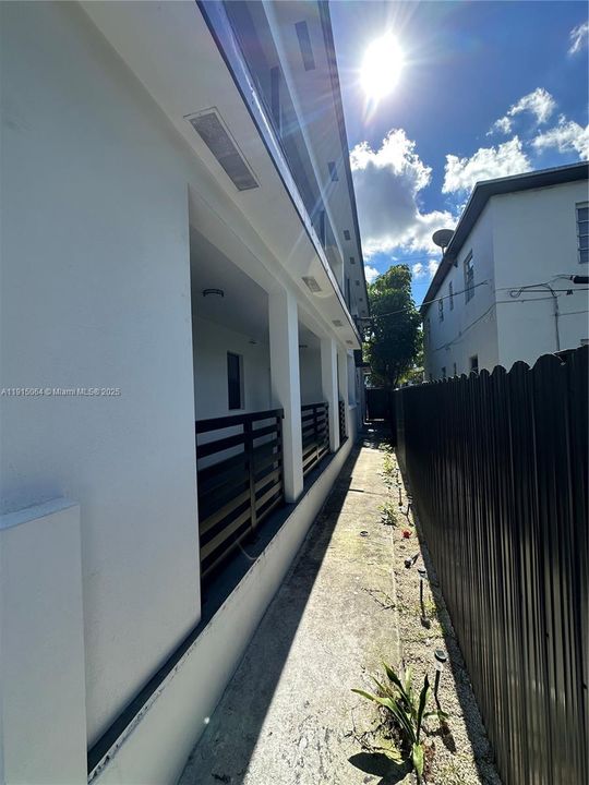 Recently Rented: $2,700 (2 beds, 1 baths, 650 Square Feet)