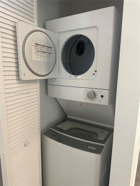 Recently Rented: $2,700 (2 beds, 1 baths, 650 Square Feet)